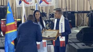 Lire la suite à propos de l’article RDC/KINSHASA : CRISPIN MUKENDI  honoré par l’AJEIC pour son patriotisme exemplaire.