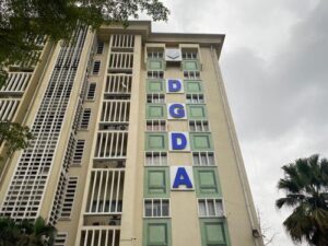 Lire la suite à propos de l’article Recrutements opaques à la DGDA : Le DG Bernard Kabese accusé à tort !