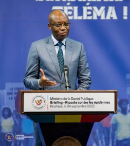Lire la suite à propos de l’article Santé publique : Le Dr Roger Kamba a signalé 28 cas d’Ebola confirmés dont 15 décès dans le territoire de Mweka au Kasai.
