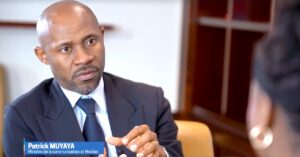 Lire la suite à propos de l’article Face aux offensives du M23 et aux campagnes de désinformation qui visent, selon lui, à « présenter les Congolais comme un peuple xénophobe », Patrick Muyaya Katembwe lance un appel de mobilisation générale !