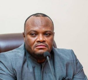 Daniel Bumba sur une chaise éjectable : Assemblée provinciale de Kinshasa cible le gouverneur.