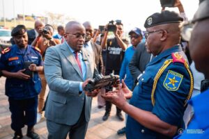 Lire la suite à propos de l’article RDC : le gouvernement renforce la sécurité avec un deuxième lot de véhicules pour la police et les services spécialisés