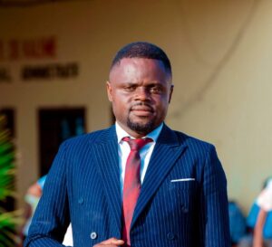 Kalemie au bord du gouffre : Le journaliste MAKOLOVERA KIBISI Mathias interpelle le Maire face à la crise urbaine et sociale.