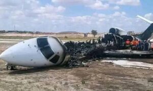 Lire la suite à propos de l’article Frayeur à l’aéroport de Kolwezi : l’avion ministériel finit en flammes, aucun mort