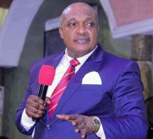 L’évêque Pascal Mukuna : une fierté pour les hommes de Dieu en RDC