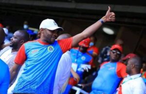 Lire la suite à propos de l’article Kinshasa s’embrase pour les Léopards : Muyaya appelle à un patriotisme sportif sans condition