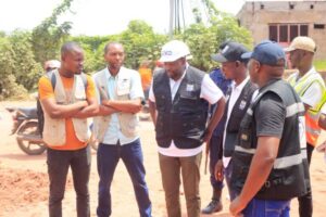 Lire la suite à propos de l’article Tanganyika AV Bakita : Négligence chronique, l’OVD piégé par ses propres échecs face aux érosions de Kalemie.